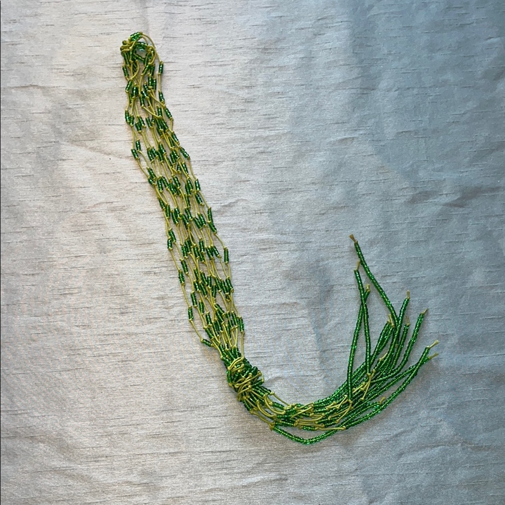 Elegant Green Beaded Necklace - Picture 5 of 5
